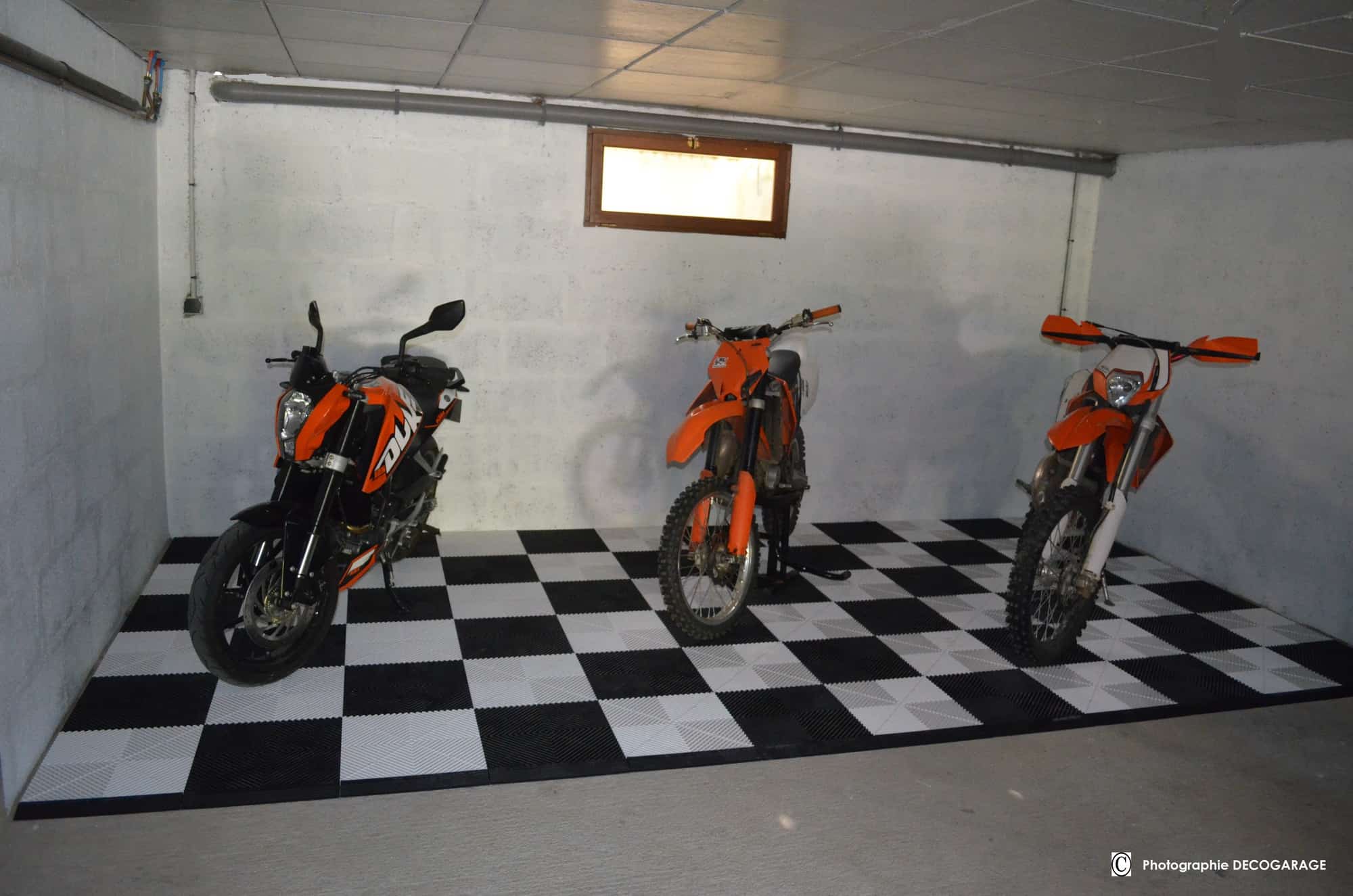 Dalle de sol pour garage moto