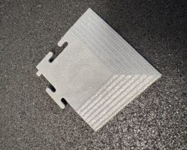 angle dalle pvc gris fonce