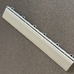 Bordure clipsable gris foncé femelle pour dalle de sol