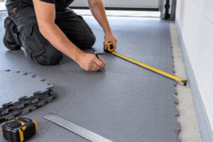 mesure et coupe dalles pvc garage